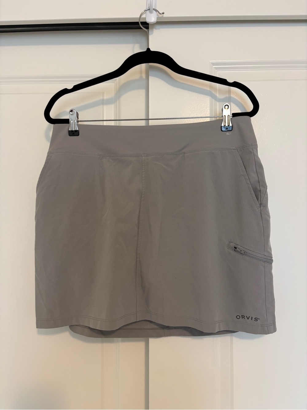 Orvis Women's Light Gray Performance Skort